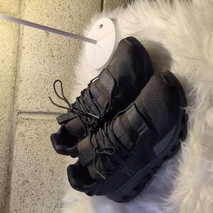 Black OnCloud sneakers shoes